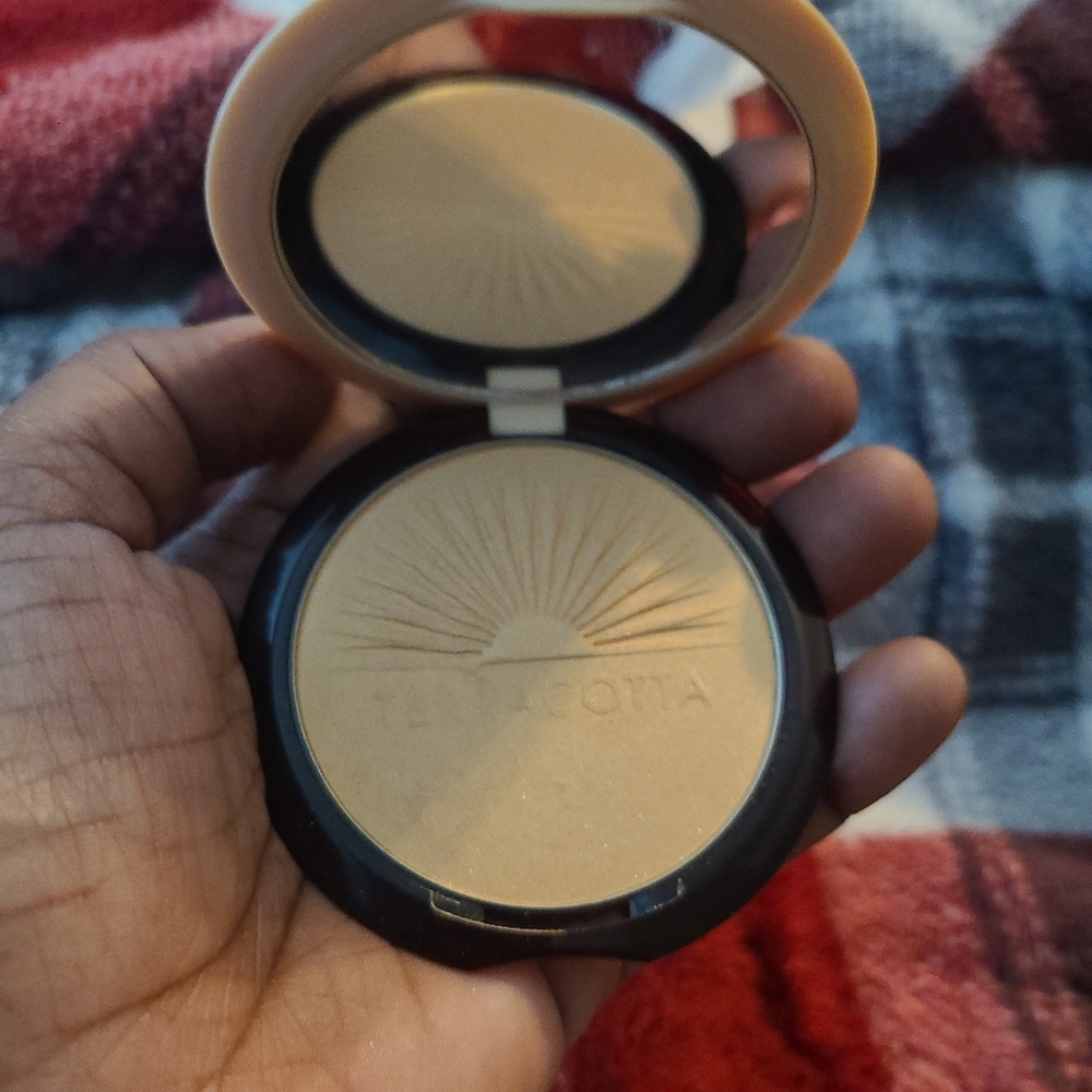 Guerlain Face Highlighter